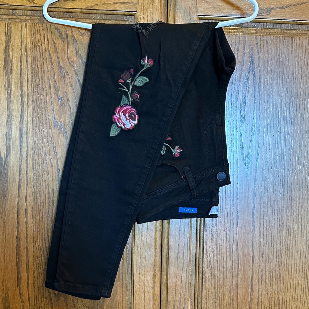 YMI Black embroidered and distressed skinny jeans